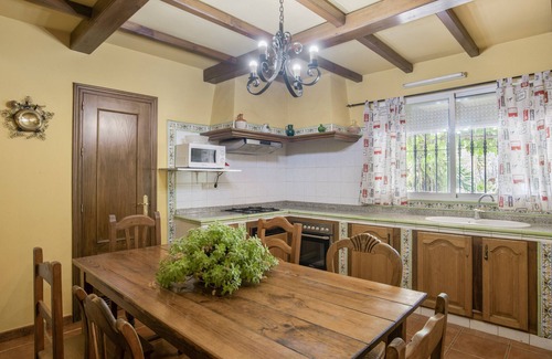 Arriate Casa | Casa rural 'Cantarrana' con vistas a la montaña, Wi-Fi y aire acondicionado