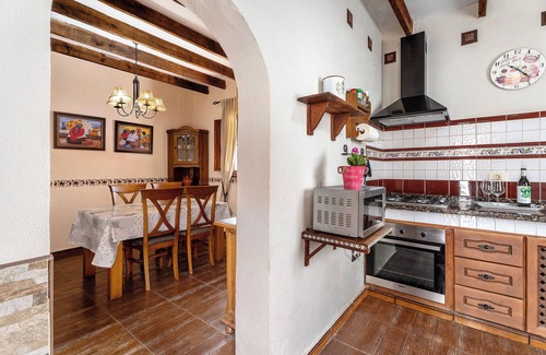 Chimiche Villa | Casa rural 'Casa Elvira' con piscina privada, terraza privada y Wi-Fi
