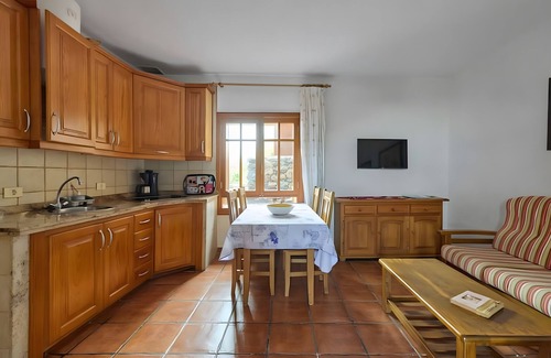 Mocanal Casa | Country House 'El Almendro' with Sea Views, Shared Terrace and Wi-Fi