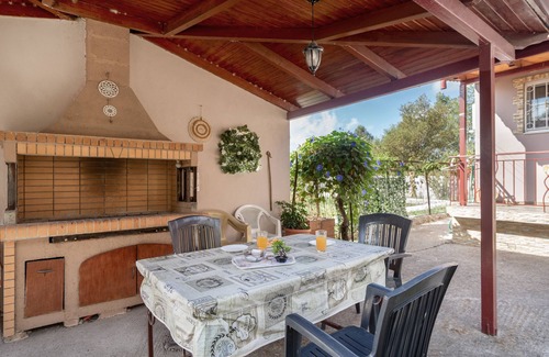 Kryoneri Villa | Casa rural 'Emis House Krioneri' con vistas a la montaña, Wi-Fi y aire acondicionado