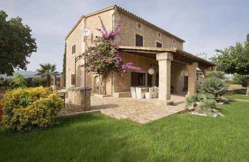 Binissalem Villa | Casa rural 'Es Pouet' con vistas a la montaña, Wi-Fi y aire acondicionado