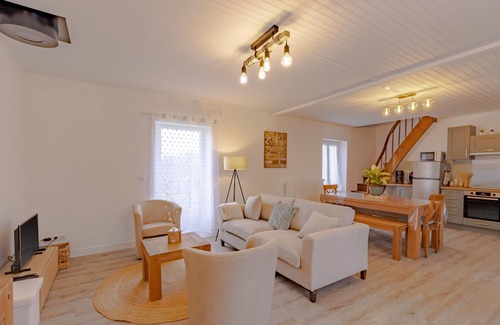 Savignac-Ledrier Casa | Country house in the heart of the Périgord Vert. Enjoy the peace and quiet of the garden