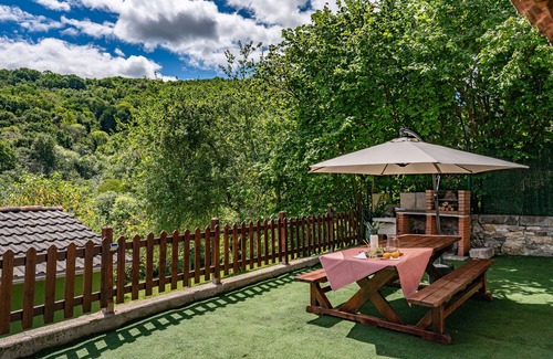 Cangas de Onís Casa | Casa rural 'La Campanona' con vistas a la montaña, terraza privada y Wi-Fi