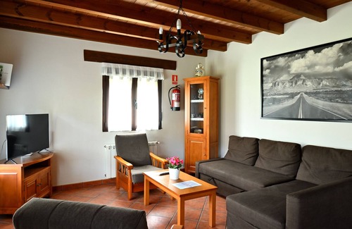 Avin Apartamento | Country House 'La Casina' with Mountain View, Private Terrace and Wi-Fi