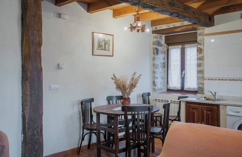 La Pernia Casa | Casa rural 'Lope' con vistas a la montaña, jardín privado y Wi-Fi