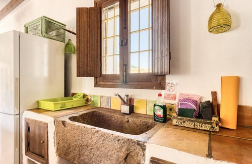 Monovar Casa | Casa rural 'Madara' con vistas a la montaña, piscina privada y Wi-Fi