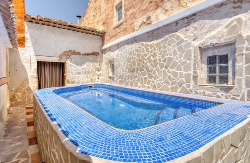 Monovar Casa | Casa rural 'Señores' con vistas a la montaña, piscina privada y Wi-Fi