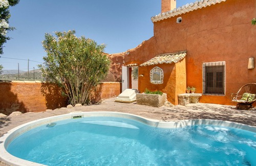 Monovar Casa | Casa rural 'Tia Juana' con vistas a la montaña, piscina privada y Wi-Fi