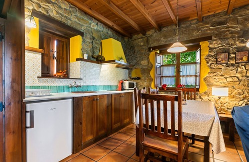 Quiros Casa | Country House 'Valle De Bueida Viscárcel' with Mountain View, Private Garden and Wi-Fi