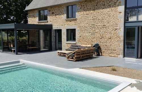 Isigny-le-Buat Casa | Country house with pool and spa