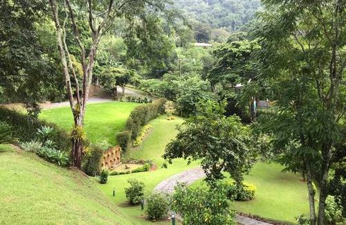 Petropolis Cabaña | Country House with Pool and Cinematic View in Luxury Condominium