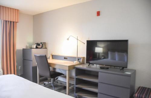 Bloomington Hotel | Country Inn & Suites by Radisson, Bloomington-Normal West, IL