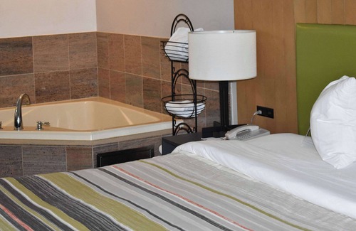 Halfway Hotel | Country Inn & Suites by Radisson, Hagerstown, MD