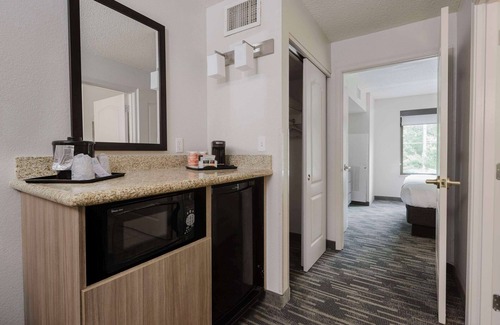 Queensbury Hotel | Country Inn & Suites by Radisson, Lake George (Queensbury), NY