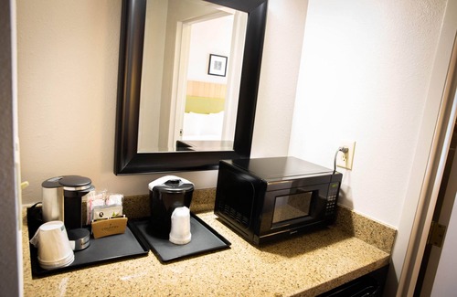 Burlington Hotel | Country Inn & Suites by Radisson, Burlington (Elon), NC