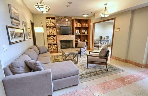 Dearborn Hotel | Country Inn & Suites by Radisson, Dearborn, MI
