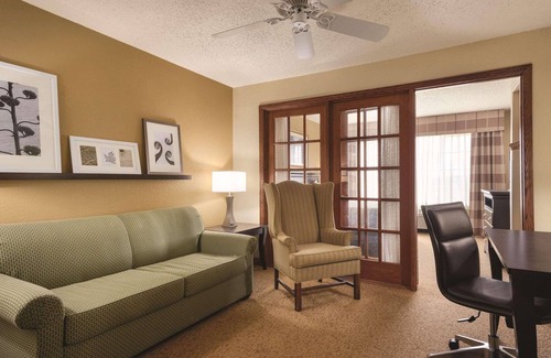 West Bend Hotel | Country Inn & Suites by Radisson, West Bend, WI