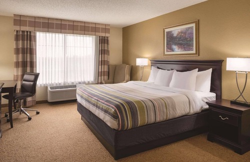 West Bend Hotel | Country Inn & Suites by Radisson, West Bend, WI