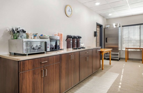 Watertown Hotel | Country Inn & Suites by Radisson, Watertown, SD
