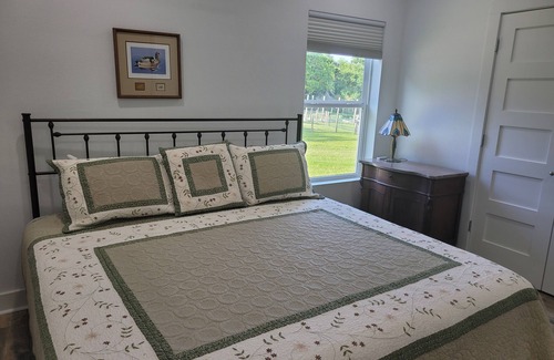 Chappell Hill Otro | Country living in new 2bdrm/2bth farmhouse in lovely Chappell Hill with WiFi, AC