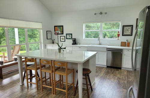 Chappell Hill Otro | Country living in new 2bdrm/2bth farmhouse in lovely Chappell Hill with WiFi, AC
