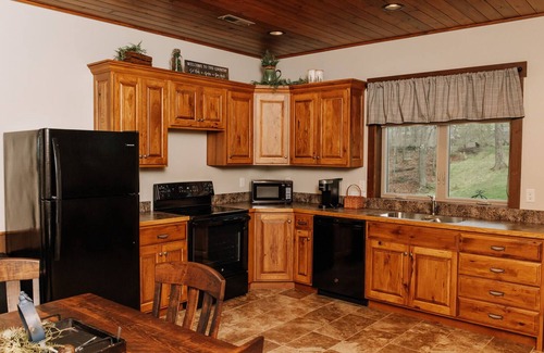 Dundee Cabina | Country Roads Suite: Luxury Suite in Amish Country, Ohio