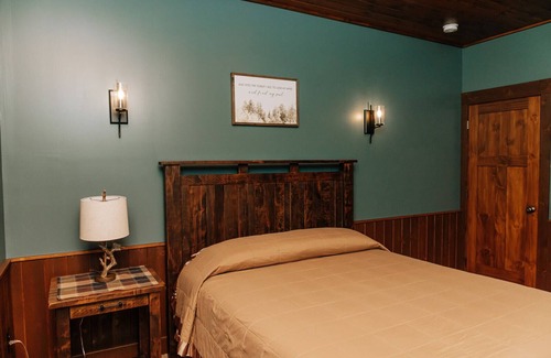 Dundee Cabina | Country Roads Suite: Luxury Suite in Amish Country, Ohio