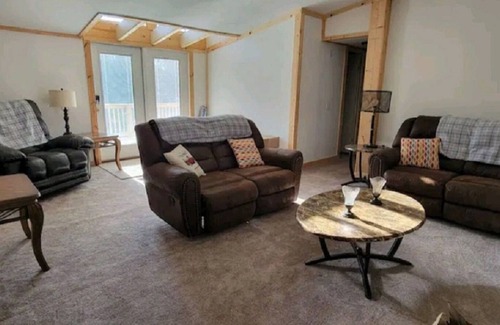 Caroleen Casa | Country Setting 30mins Shelby, 27mins Tryon Equestrian, 10mins Forest City
