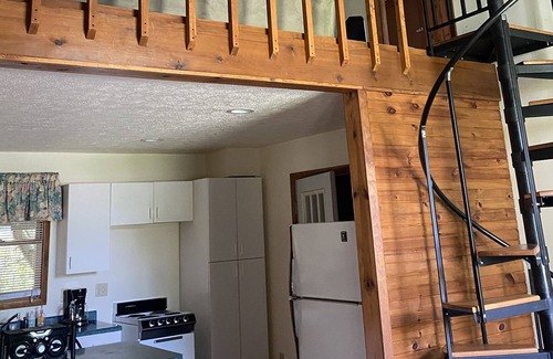 Cynthiana Casa | Country- setting Cabin- near Longs Retreat