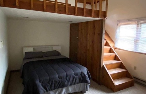 Cynthiana Casa | Country- setting Cabin- near Longs Retreat