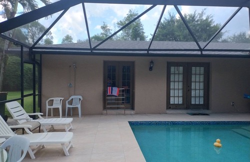 Central Naples Apartamento | Country setting only 10 minutes to Downtown.