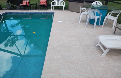 Central Naples Apartamento | Country setting only 10 minutes to Downtown.