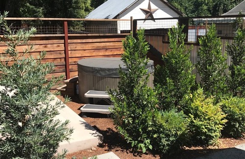 Sonoma Cabaña | ¡Entorno campestre pero cerca de la ciudad! ¡Bañera de hidromasaje!