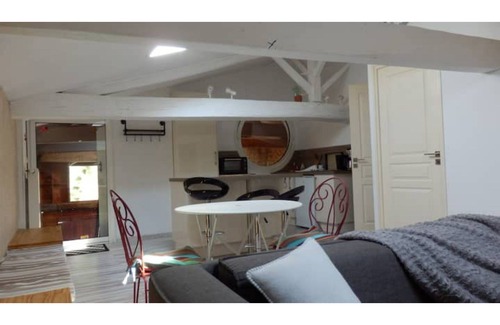 Saint-Hilaire-de-Loulay Apartamento | Country studio