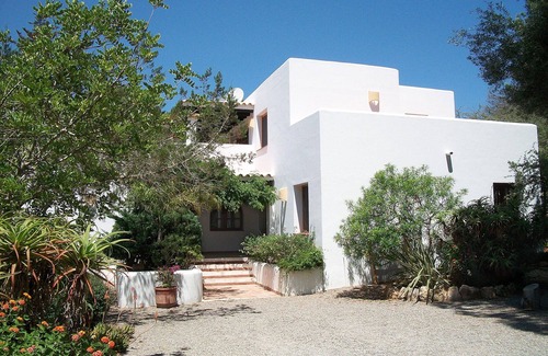 Santa Eulalia del Río Villa | Villa de campo ideal para 6, piscina privada, jardín vallado, céntrico en la isla.