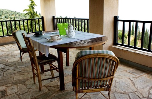 Xylokastro-Evrostina Villa | Villa de campo con vista increíble, cerca de sitios importantes y playas.