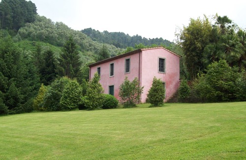 Nocchi Villa | Country villa with private garden and swimming pool. It has 6 beds