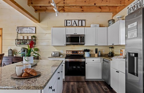 Sevierville Cabina | Countryside Comfort By Ghosal Luxury Lodging