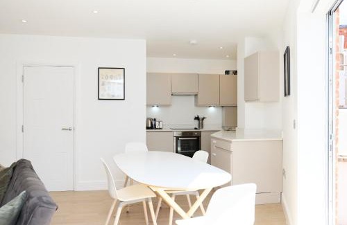 Tadworth Apartamento | Countryside Edge Flat - Split-level Tadworth flat