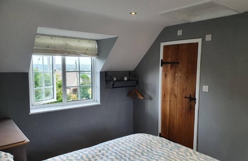 Swindon Casa | Countryside 3 Bed Detached Cottage