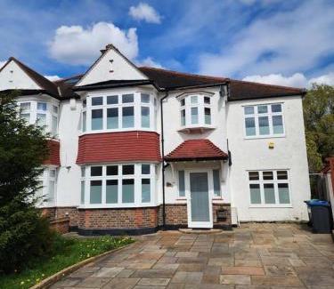 Heathfield Casa | Countryside Home in London