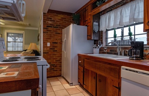 Fairhope Casa | Loft de campo. Fairhope Ultimate Patio con TV al aire libre y parrilla privada