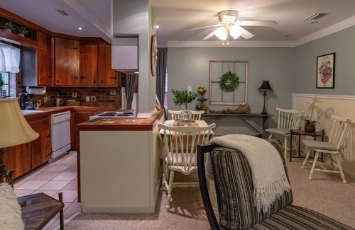 Fairhope Casa | Loft de campo. Fairhope Ultimate Patio con TV al aire libre y parrilla privada