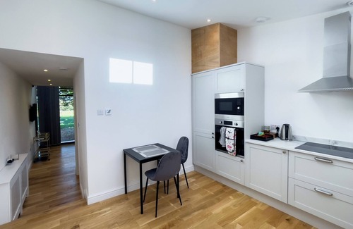 St Albans Apartamento | Countryside retreat with stunning views!