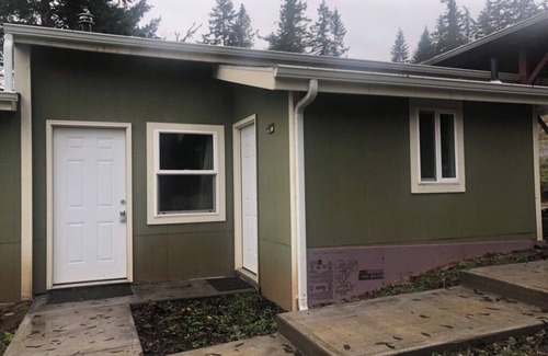 Creswell Cabaña | Countryside stand alone dwelling 2.5 miles from I-5. Private building.