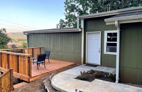 Creswell Cabaña | Countryside stand alone dwelling 2.5 miles from I-5. Private building.
