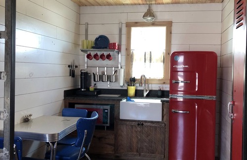 Honey Grove Cabina | Countryside Tiny Cabin 5