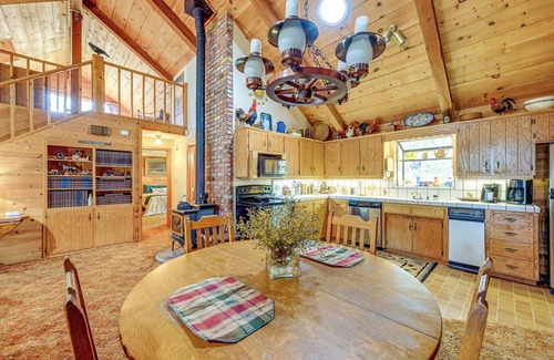 Badger Cabina | Countryside Views: Family-Friendly Badger Cabin