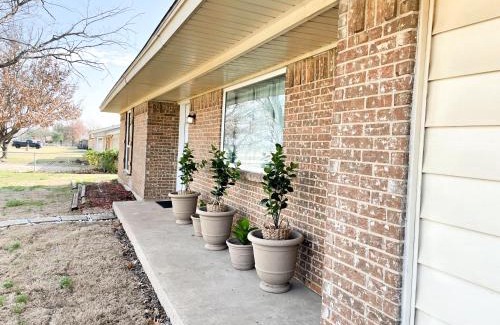 Keller Casa | County Chic Pets Ok Tx Motor Speedway Nearby By Vacation Your Way