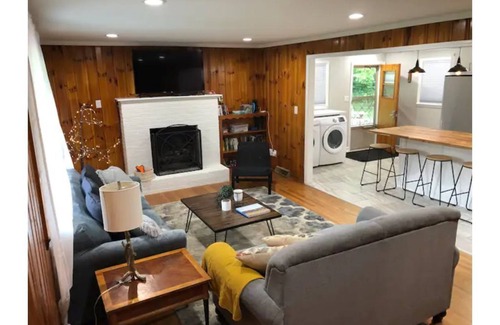 Mills River Casa | County Line Cottage Pisgah & DuPont - Pets Welcome